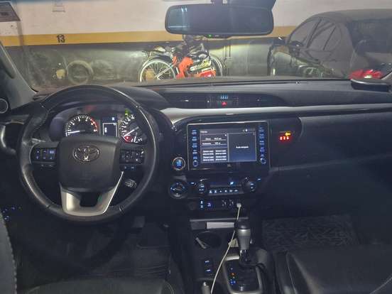 TOYOTA-HILUX-2.8 D-4D TURBO DIESEL CD SRX LIMITED 4X4 AUTOMÁTICO TOYOTA-HILUX-2023
