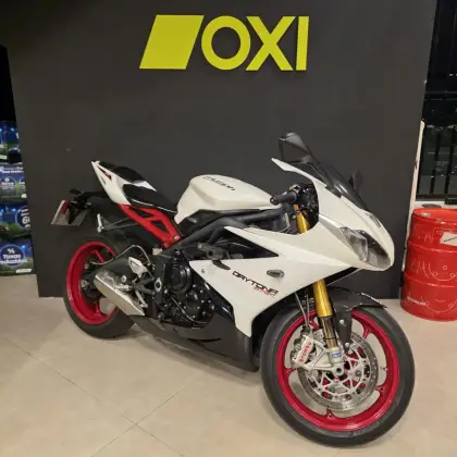 TRIUMPH DAYTONA 675R 