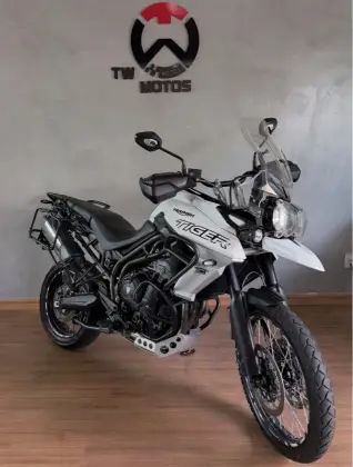 TRIUMPH TIGER 800 XCX TRIUMPH TIGER 800 XCX