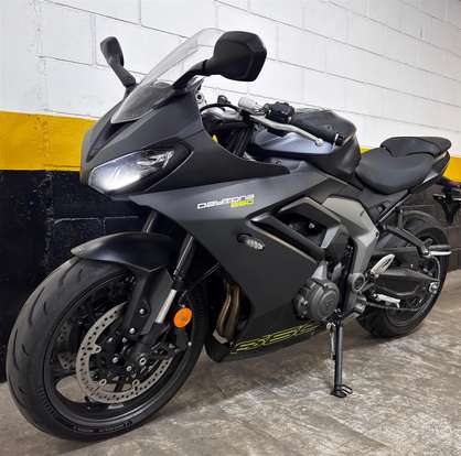 TRIUMPH-DAYTONA 660-2025