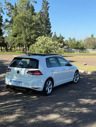 VOLKSWAGEN-GOLF-2017