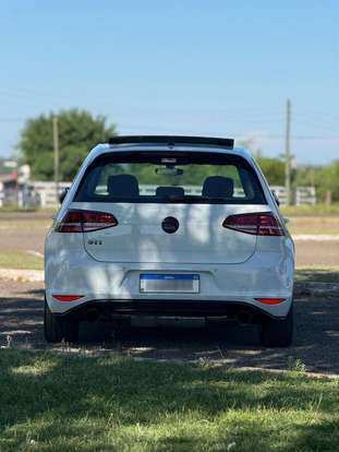 VOLKSWAGEN-GOLF-2017