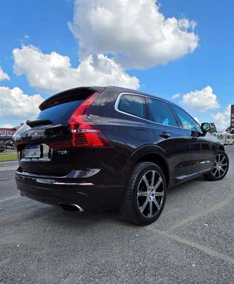 VOLVO-XC60-2017