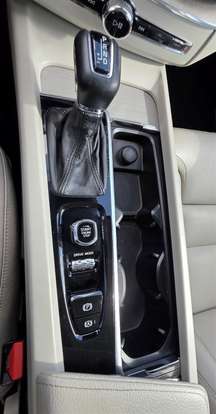 VOLVO-XC60-2017