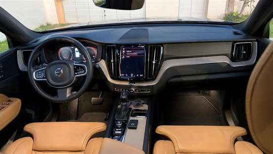 VOLVO-XC60-2018