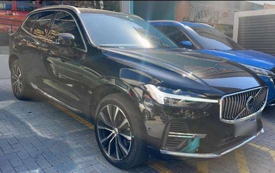 VOLVO-XC60-2023