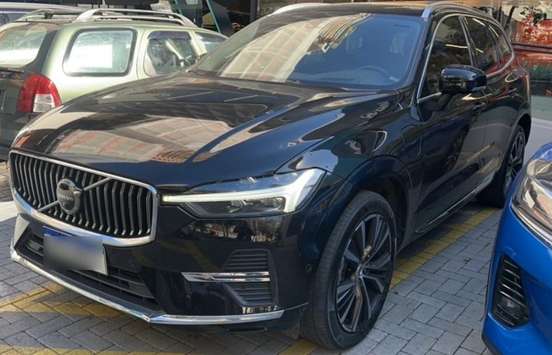 VOLVO-XC60-2023
