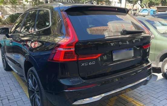 VOLVO-XC60-2023