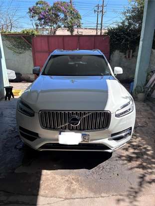 VOLVO-XC90-2017