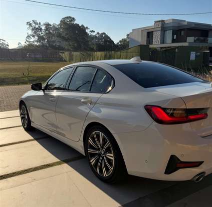 BMW-320i-2020
