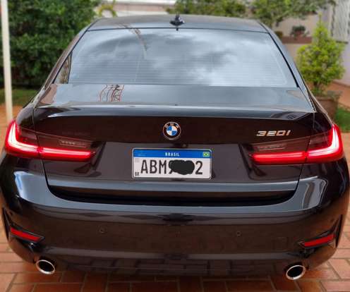 BMW-320i-2020