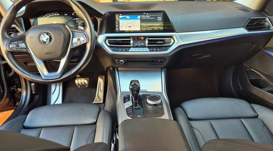 BMW-320i-2020