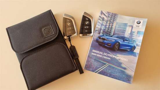 BMW-320i-2020