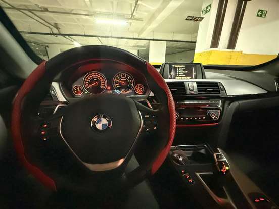 BMW-320i-2017