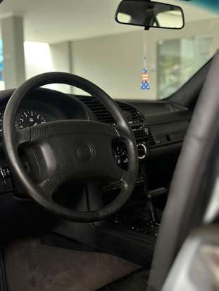 BMW-325i-1993