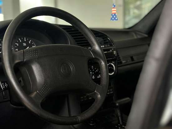BMW-325i-2.5 SEDAN 24V GASOLINA 4P AUTOMÁTICO BMW-325i-1993