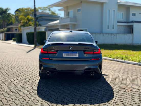 BMW-330e-2020