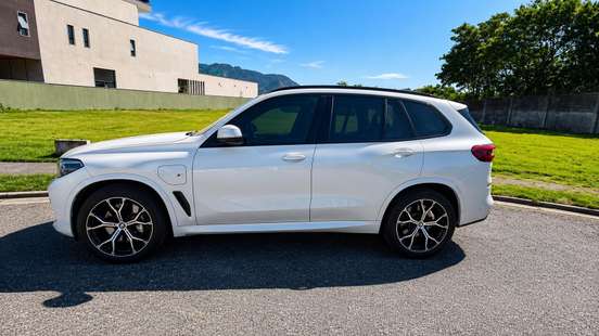 BMW-X5-2021