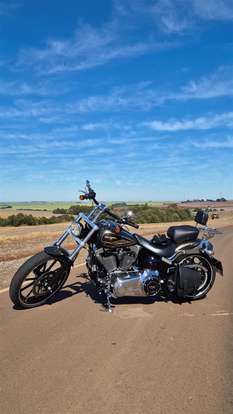 HARLEY-DAVIDSON-SOFTAIL BREAKOUT-2015