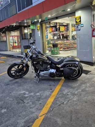 HARLEY-DAVIDSON-SOFTAIL BREAKOUT-2015