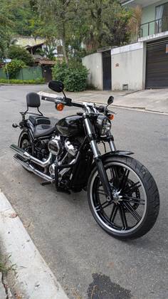 HARLEY-DAVIDSON SOFTAIL BREAKOUT 114 
