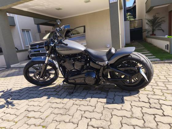 HARLEY-DAVIDSON SOFTAIL BREAKOUT 114 