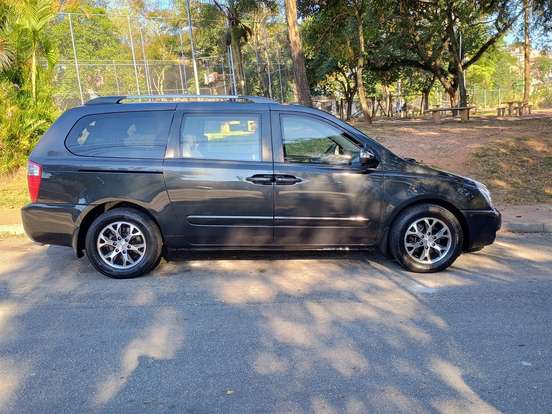 KIA-CARNIVAL-2014