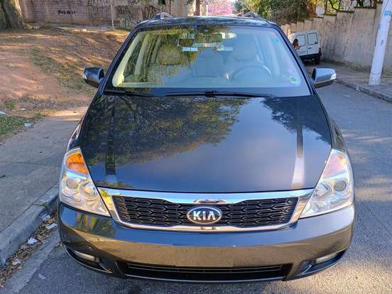 KIA-CARNIVAL-2014