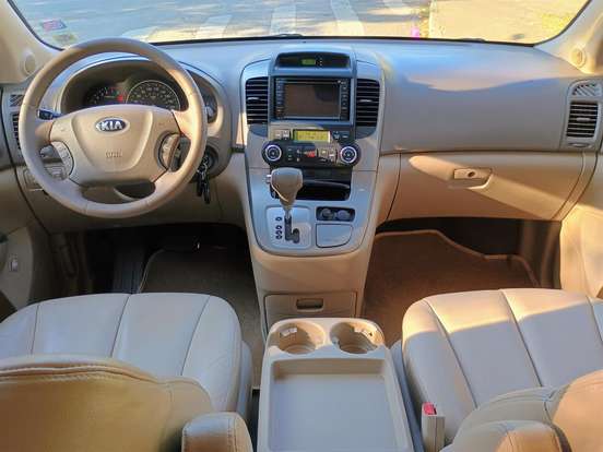 KIA-CARNIVAL-2014