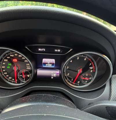 MERCEDES-BENZ-GLA 200-2018