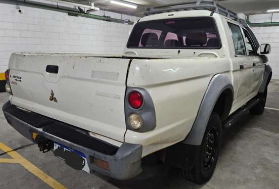 MITSUBISHI-L200-2009