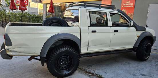 MITSUBISHI-L200-2009