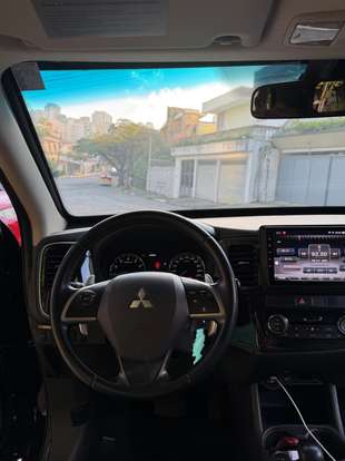 MITSUBISHI-OUTLANDER-2013