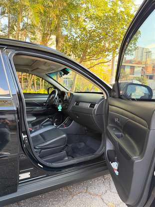 MITSUBISHI-OUTLANDER-2013