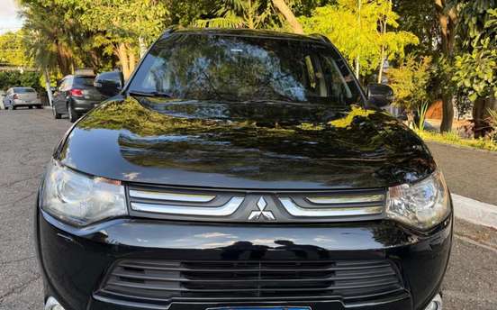 MITSUBISHI-OUTLANDER-2013