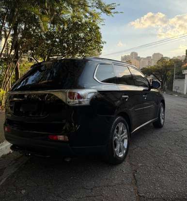 MITSUBISHI-OUTLANDER-2013