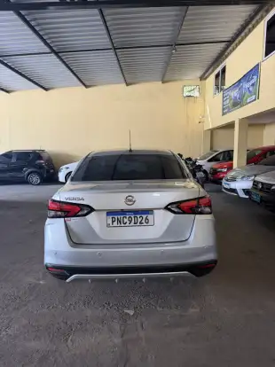 NISSAN-VERSA-2020