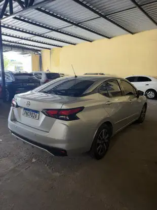 NISSAN-VERSA-2020
