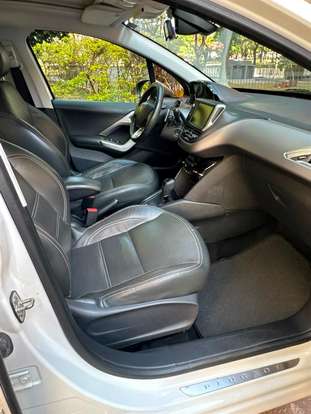 PEUGEOT-208-2017