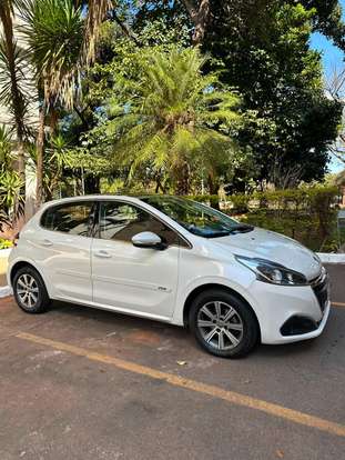 PEUGEOT-208-2017