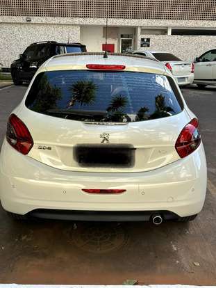 PEUGEOT-208-2017