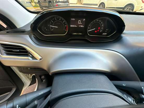 PEUGEOT-208-1.6 GRIFFE 16V FLEX 4P AUTOMÁTICO PEUGEOT-208-2017