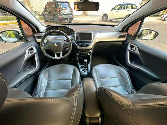 PEUGEOT-208-2017