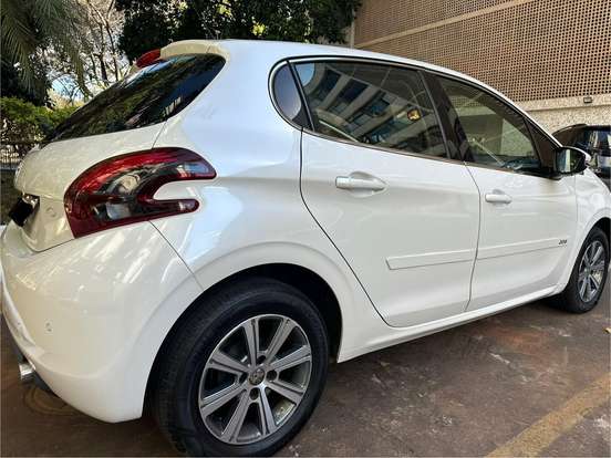 PEUGEOT-208-2017