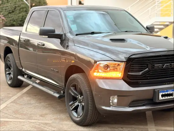 RAM CLASSIC 5.7 V8 GASOLINA LARAMIE NIGHT EDITION CD 4X4 AUTOMÁTICO RAM CLASSIC 5.7 V8 GASOLINA LARAMIE NIGHT EDITION CD 4X4 AUTOMÁTICO