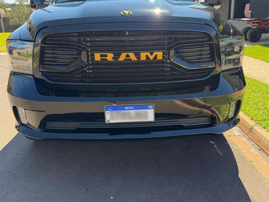RAM-CLASSIC-5.7 V8 GASOLINA LARAMIE NIGHT EDITION CD 4X4 AUTOMÁTICO RAM-CLASSIC-2023