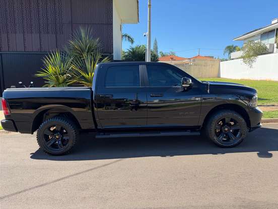 RAM-CLASSIC-5.7 V8 GASOLINA LARAMIE NIGHT EDITION CD 4X4 AUTOMÁTICO RAM-CLASSIC-2023