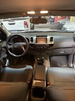 TOYOTA-HILUX-2015