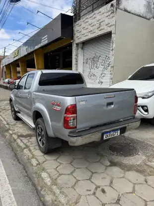 TOYOTA-HILUX-2015