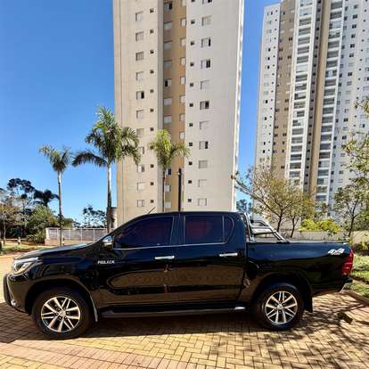 TOYOTA-HILUX-2017